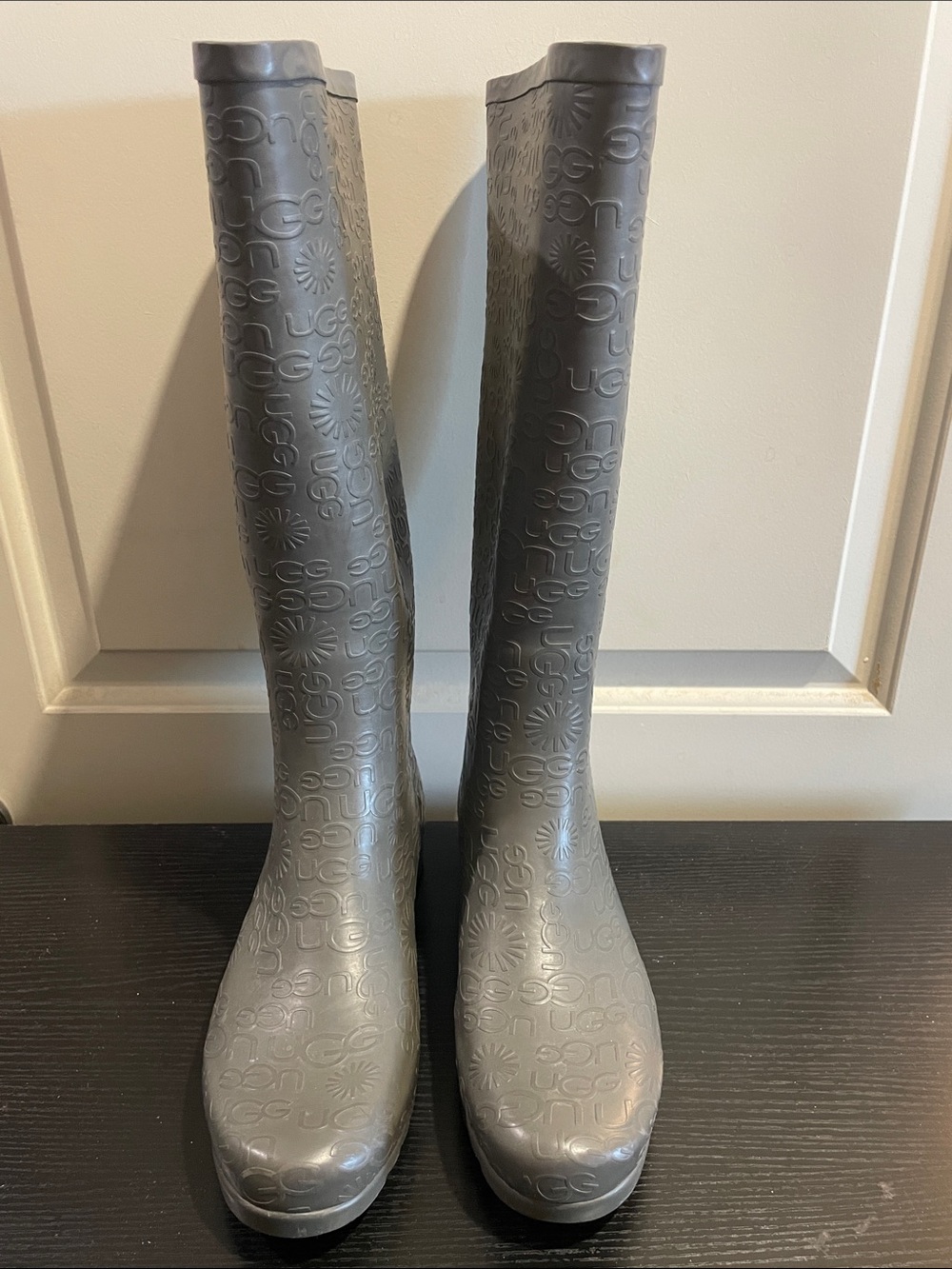 UGG Women's Tall Embossed Logo Rain Boots in Gray Sz 8